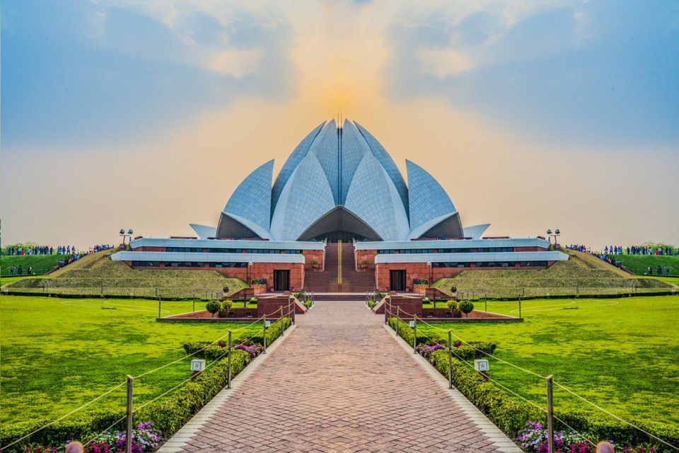Old & New Delhi Private Day Tour with Expert Guide - New Delhi icons with car photo stops: India Gate to Parliament