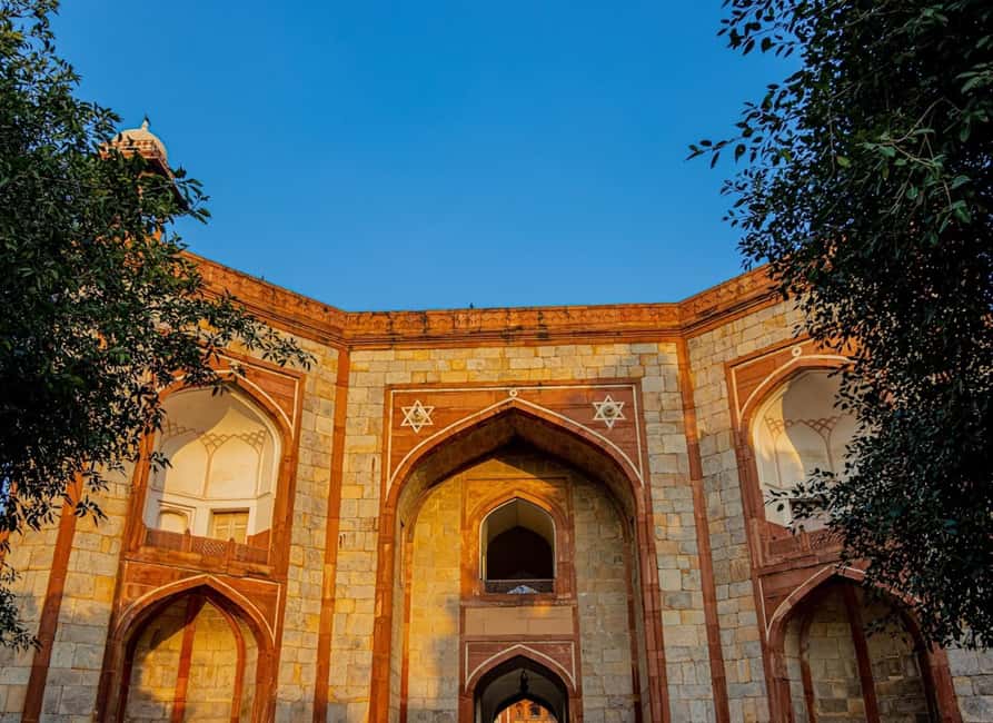 Old & New Delhi Private Day Tour with Expert Guide - Lotus Temple and Akshardham Temple: faith through design (and Monday closures)