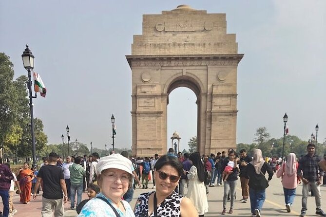 Old & New Delhi Private Tour - Female Guide & Rickshaw - Khari Baoli spice market: a quick stop that changes how you see the city