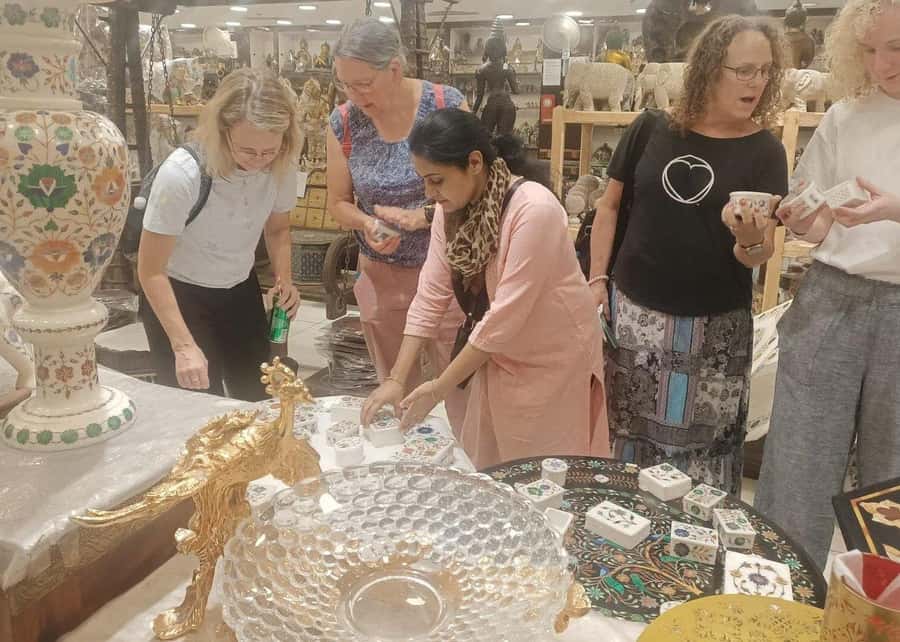 Old & New Delhi Shopping Tour with Female Consultant - Old Delhi Meets New Delhi: Why This Feels Like Two Different Days