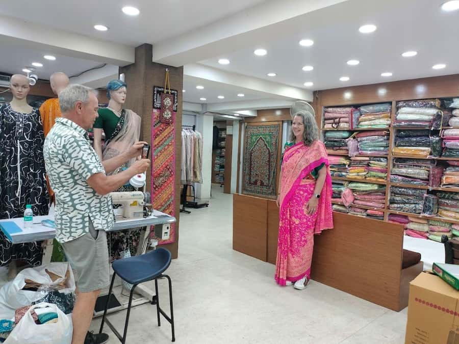 Old & New Delhi Shopping Tour with Female Consultant - Janpath, Connaught Place, and Dilli Haat: Where Your Souvenirs Get Specific