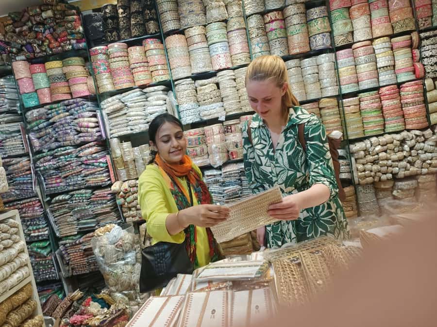 Old & New Delhi Shopping Tour with Female Consultant - Comfort, Carrying Bags, and How the Day Stays Manageable
