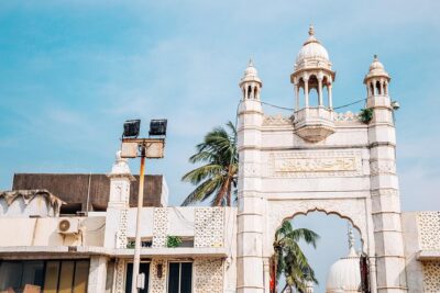 Old Town Delhi Walking Tour (2 Hours Guided Tour with Local) - Gurdwara Sis Ganj Sahib: When Faith Is Also a Story of Defense
