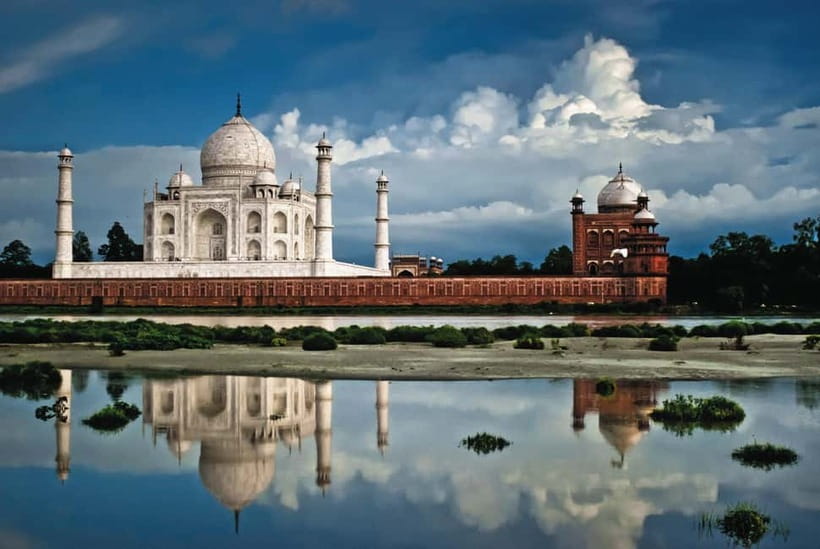 One Stop Place for all your favourite Activities in Delhi - Henna for females and sari dressing: Indian tradition you can wear