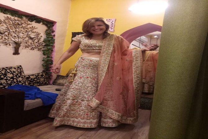 Personalized Old & New Delhi Markets & Shopping Tour - Pasar at Chandni Chowk: saree shopping plus snack breaks