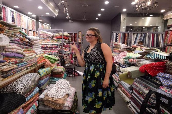 Personalized Old & New Delhi Markets & Shopping Tour - Sarojini Nagar Market: street-market style at value prices