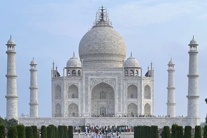 Private 4 Days Golden Triangle Tour from New Delhi with Driver - Delhi Day 1: Mughal landmarks, a war memorial, and iconic worship spots
