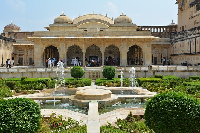 Private Amer Fort and Jaipur City Tour from Delhi By Car - Amber Fort: UNESCO, Hindu artistry, and how the fort is meant to be walked