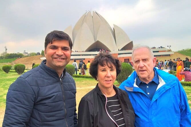 Private Customized Tour Of Old/New Delhi Spiritual Sites - Jama Masjid: Scale, Prayer Spaces, and a Ticket Included