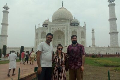 Private day tour from Delhi to Taj Mahal and Agra Fort with guide - Entering the Taj Mahal with a guide: more than postcard wow