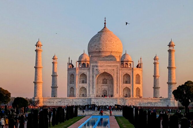 Private day tour of Taj Mahal and Agra fort by super-fast train - ALL INCLUSIVE - Taj Mahal, up to 3 hours: where the clock matters