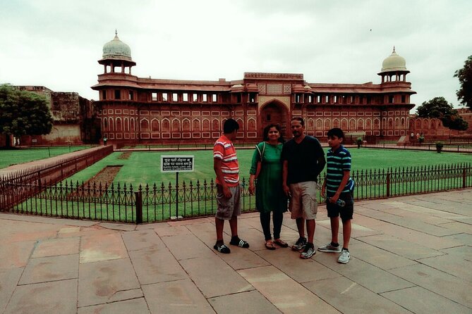 Private Day Tour Tajmahal Agra From Delhi - Lunch time at a local AC restaurant: how to make it work