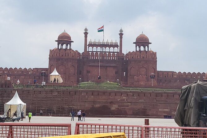 Private Delhi City Tour-Old Delhi, New Delhi and Major Attraction - Gurudwara Bangla Sahib and Agrasen Ki Baoli: a calmer side of Delhi