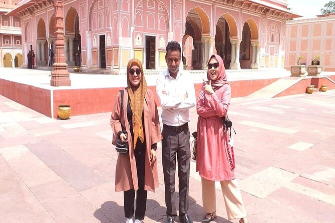 Private Delhi Jaipur Day Trip by Car - All Inclusive - Hawa Mahal: the pink facade where the details matter