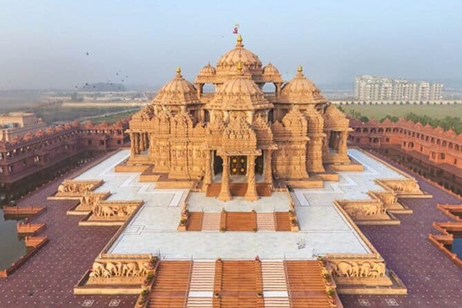 Private Full Day Old Delhi and New Delhi City Tour - Qutub Minar: red sandstone and calligraphy on a UNESCO tower