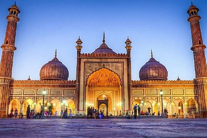 Private Full Day Old Delhi and New Delhi Tour - Chandni Chowk: market energy, food breaks, and quick browsing time