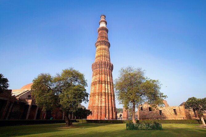 Private Full Day Tour of Old and New Delhi - Lunch and bottled water: how the included meal changes the day