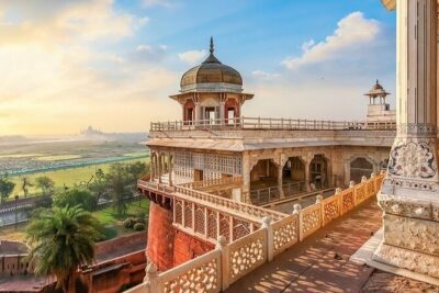 Private Golden Triangle Tour 3 Night/4 Days - Day 1 in New Delhi: India Gate, Qutub Minar, and Lotus Temple