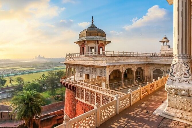 Private Golden Triangle Tour 3 Night/4 Days - Day 1 in New Delhi: India Gate, Qutub Minar, and Lotus Temple