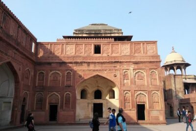 Private Guided Tour Tajmahal and Agra from New Delhi - Agra Fort: Mughal Wealth in Stone