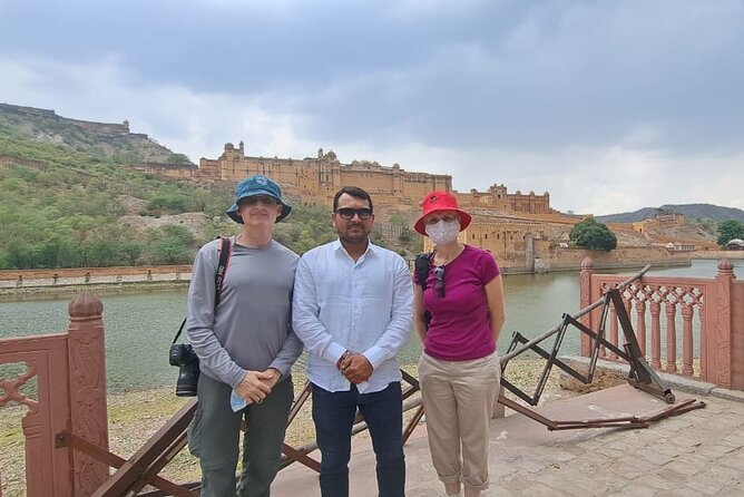 Private Jaipur Day Tour from Delhi- All Inclusive - The guide experience: live context in English, German, and Spanish