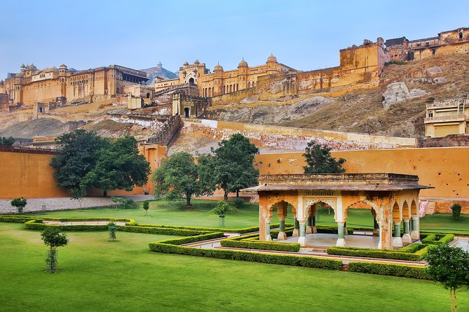 Private Jaipur Tour from Delhi by Express Train - City Palace time: gardens, architecture, and a scheduled break