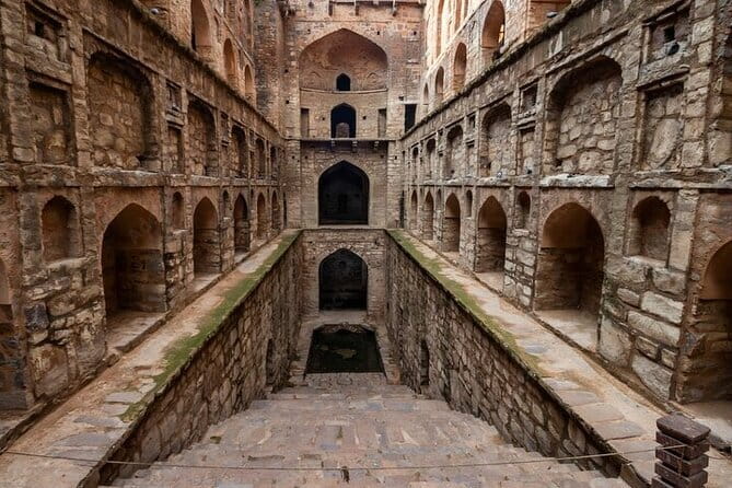 Private New Delhi & Old Delhi Half-day Tours - Pickup timing, meeting point, and how to make traffic behave