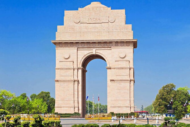 Private Old and New Delhi Full-Day Tour with Akshardham Temple - Jama Masjid and the Red Fort area: Mughal scale, in two big doses