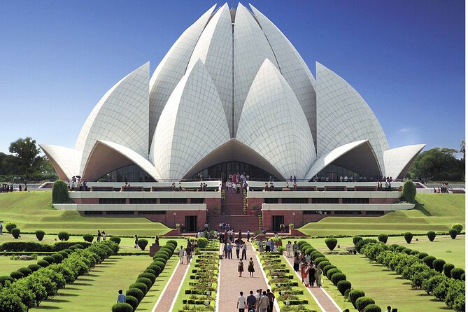 Private Old and New Delhi Full-Day Tour with Akshardham Temple - India Gate pass-by: a quick, meaningful pause between eras