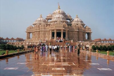 Private Spiritual Tour: Akshardham Temple, Lotus Temple & ISKCON in South Delhi - Lotus Temple: white marble, quiet breath, no rush