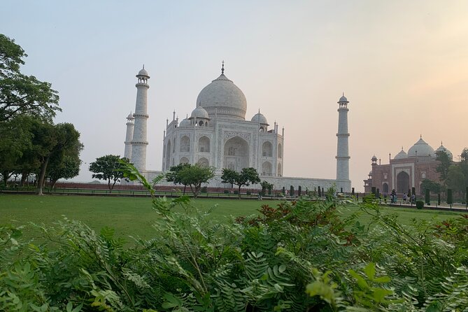 Private Sunrise Taj Mahal and Agra Fort Tour From Delhi To Agra- by AC Car - Getting from Delhi to Agra with an air-conditioned car