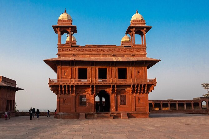 Private Sunrise Taj Mahal Tour from Delhi with Fatehpur Sikri - Breakfast at DoubleTree by Hilton Agra: a smart reset after the Taj