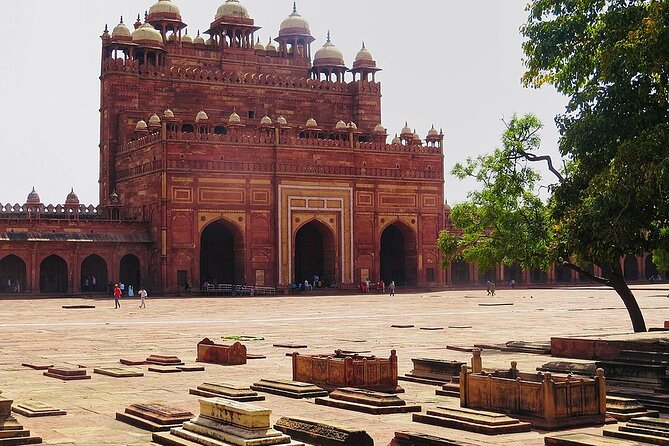Private Sunrise Taj Mahal Tour from Delhi with Fatehpur Sikri - Agra Fort: Mughal power in red sandstone form
