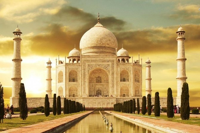 Private Sunrise tour of Taj Mahal and Agra fort - Taj Mahal sunrise: entry help, timing, and what to watch for