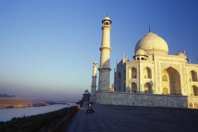 Private Taj Mahal and Agra Tour from Gurugram(Gurgaon) by Car - Agra lunch: buffet option, local rhythm, and what’s included