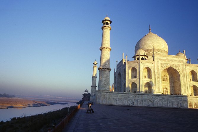 Private Taj Mahal and Agra Tour from Gurugram(Gurgaon) by Car - Agra lunch: buffet option, local rhythm, and what’s included