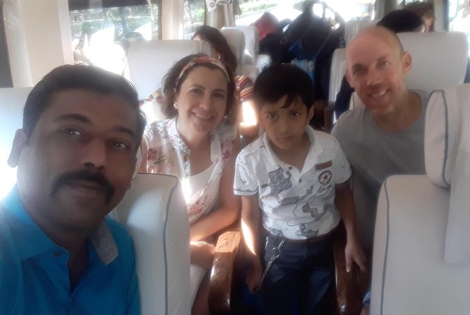 Private Taj Mahal Day Tour by Car- Tourist Drivers India - Lunch on your own: how to avoid wasting time