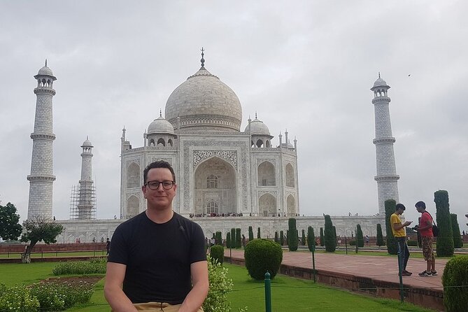 Private Taj Mahal Day Tour by Car with Lunch and Tickets - Agra Fort: Akbar’s complex, plus the Musamman Burj connection