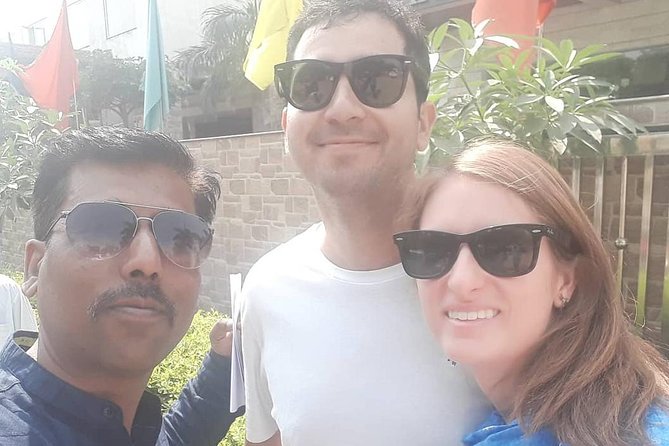 Private Taj Mahal Day Tour by Car with Lunch and Tickets - In the car: why a private, air-conditioned ride is worth it