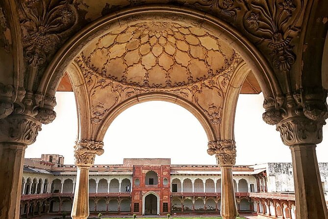 Private Taj Mahal Tour by Gatimaan Express Train - The Agra break: lunch planning and a short food window