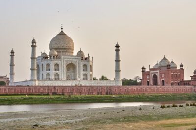 Same day Taj mahal and agra fort tour by car - Meeting the guide in Agra: better stories, better photos