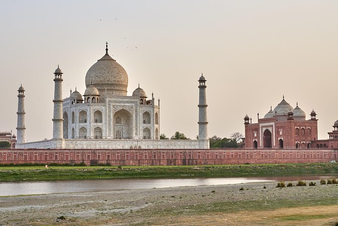 Same day Taj mahal and agra fort tour by car - Meeting the guide in Agra: better stories, better photos