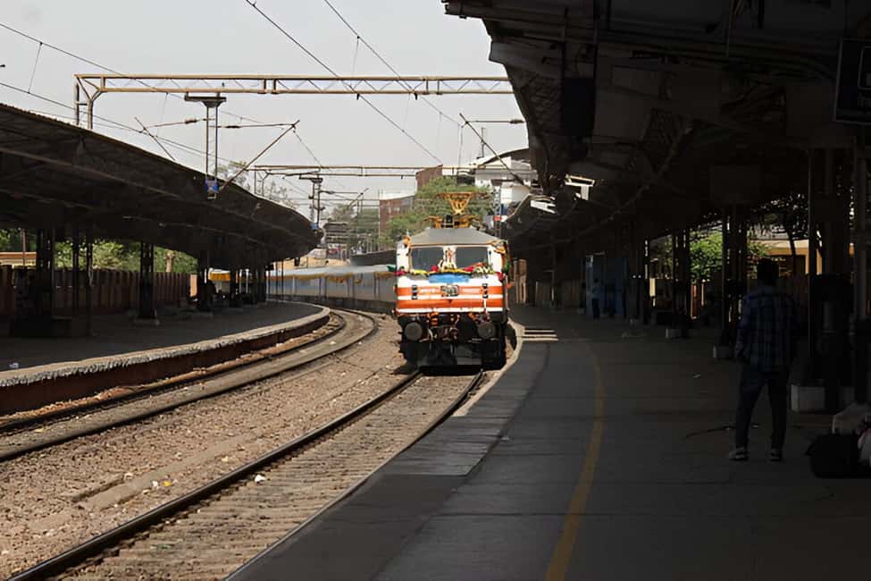 Same Day Taj Mahal Tour from Delhi by Gatimaan Express Train - Picking your train seat: Executive Class vs Chair Car