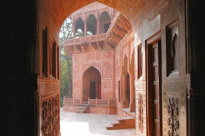 Skip The Line: Taj Mahal Sunrise Tour from - Delhi (All-Inclusive) - Agra Fort: the UNESCO stop that adds contrast