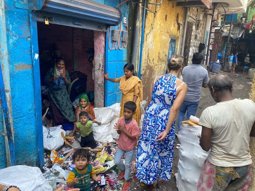 Slum Tour - Sanjay Colony Slum Guided Walking Tour in DELHI - Temple and mosque visits: how the tour handles cultural diversity