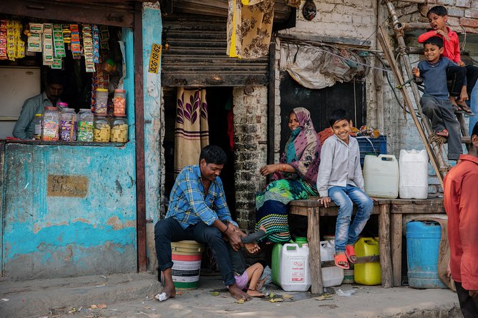 Small- Group Delhi Slum Walking Tour - Stop-by-Stop: Pandav Nagar’s Tracks, Temples, and Fruit Market Life