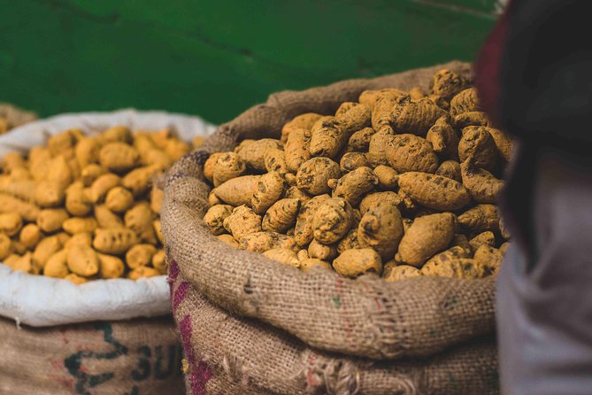 Spice Market & Old Delhi Highlights: Guided 3-Hour Tour - Naughara and the quiet alley-side vibe near Chandni Chowk