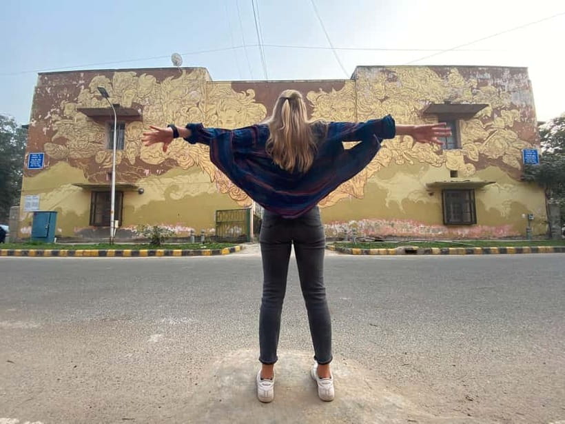Street Art Walk with Chai & Snack - Chai and snacks: the break that makes the walk feel local