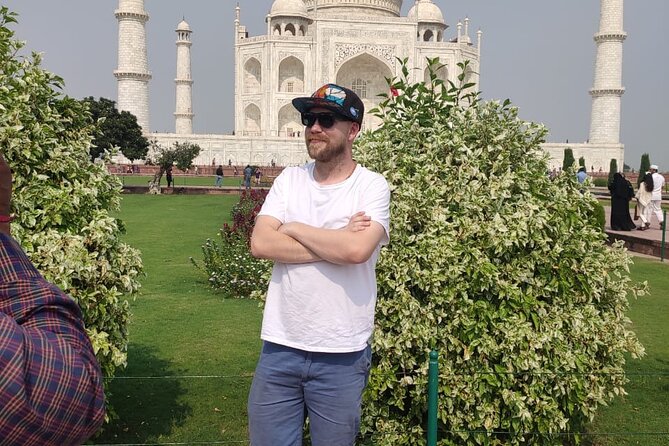 Sunrise Taj Mahal Tour By Car - Agra Fort at 9:30: UNESCO site with a real-world access limit