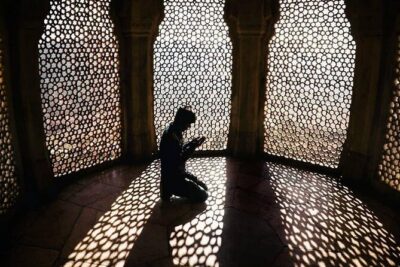 Sunrise Taj Mahal Tour from Delhi With Breakfast And Lunch - Agra Fort in the morning: Mughal power you can walk through